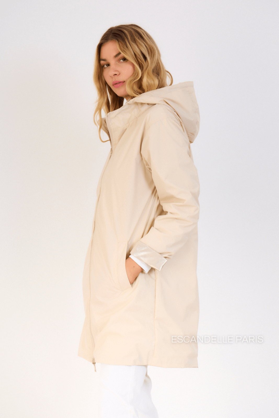 JUNE parka longue imperméable réversible métallisée beige femme - Escandelle Paris (côté doré)
#couleur_beige