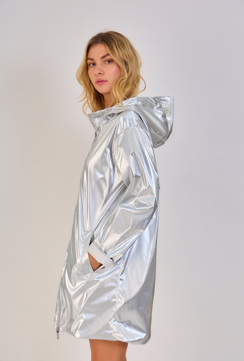 JUNE parka longue imperméable réversible métallisée argent femme - Escandelle Paris (profil gauche)
#couleur_argent