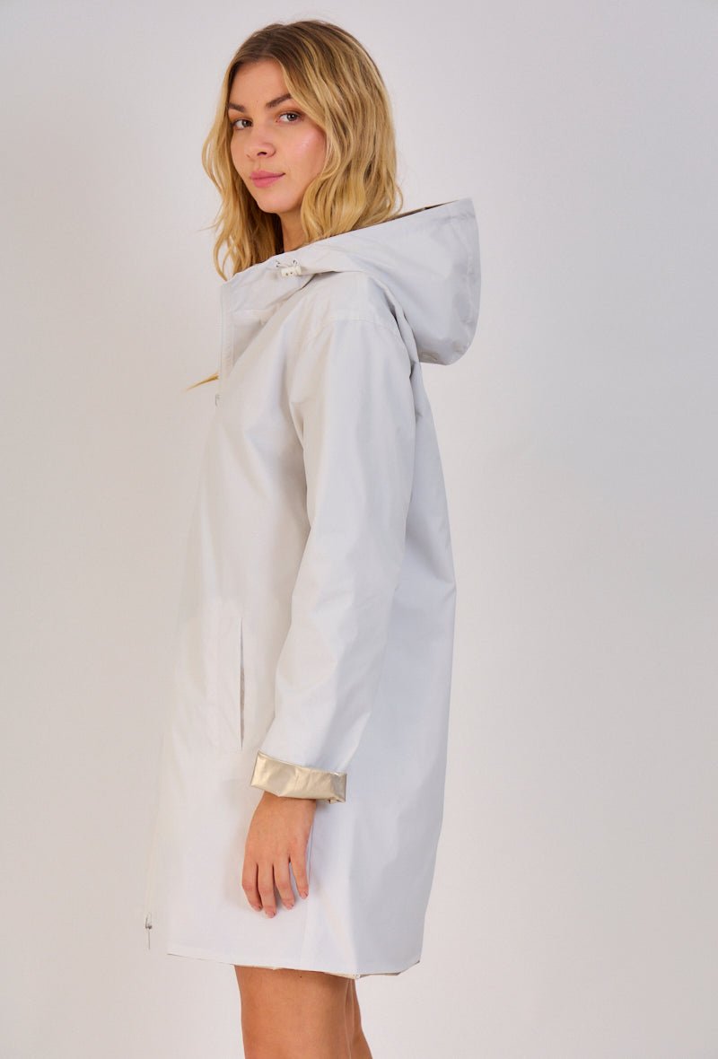 JUNE parka longue imperméable réversible métallisée blanc femme - Escandelle Paris (profil gauche)
#couleur_blanc