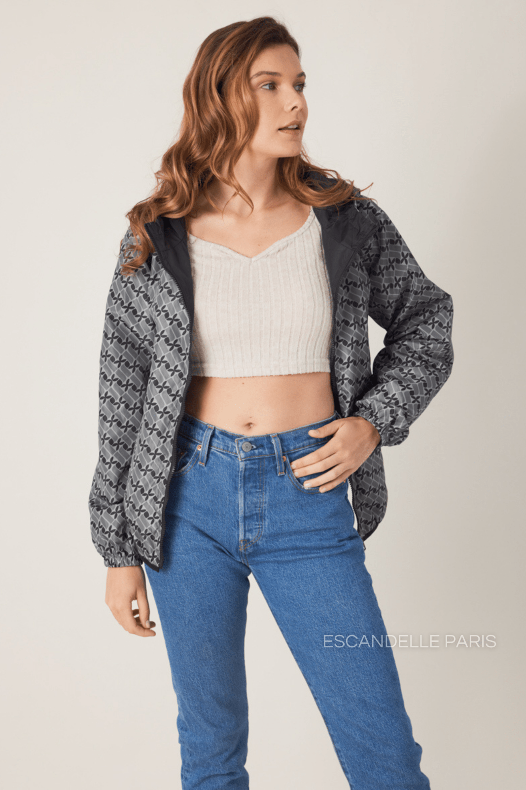 LILOU parka courte réversible imperméable motif géométrique gris femme - Escandelle Paris (côté motif)
#couleur_gris