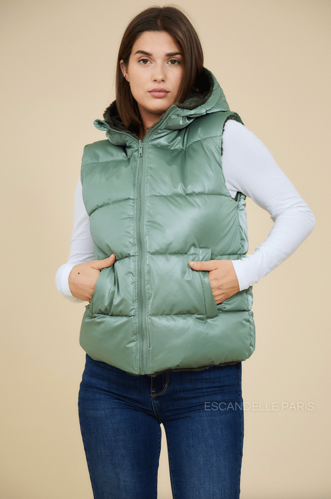 LOU doudoune sans manches réversible fourrée vert femme - Escandelle Paris (portrait)
#couleur_vert