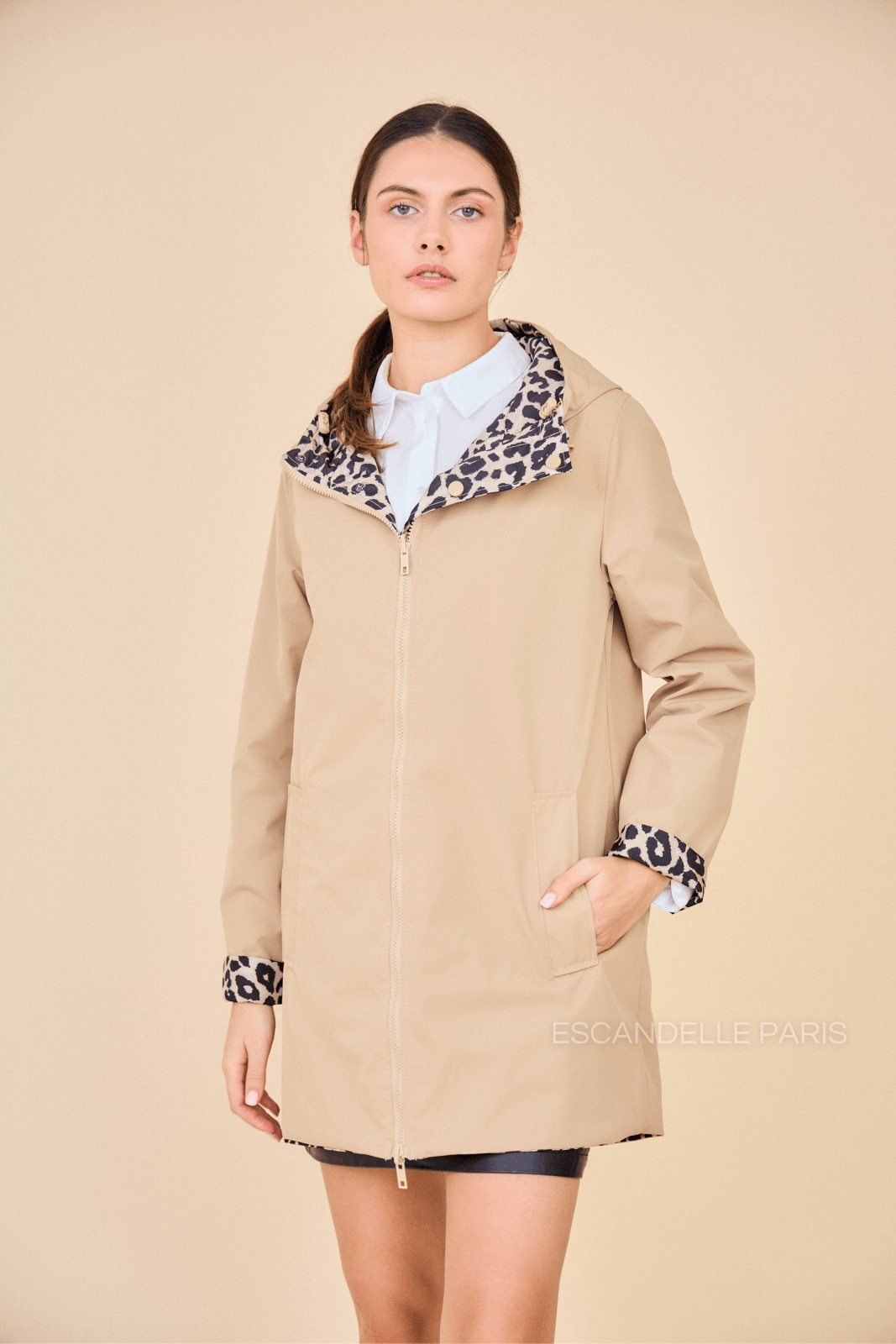 LOUISE parka mi-long réversible imperméable motif léopard beige femme - Escandelle Paris (côté beige déperlant)
#couleur_beige