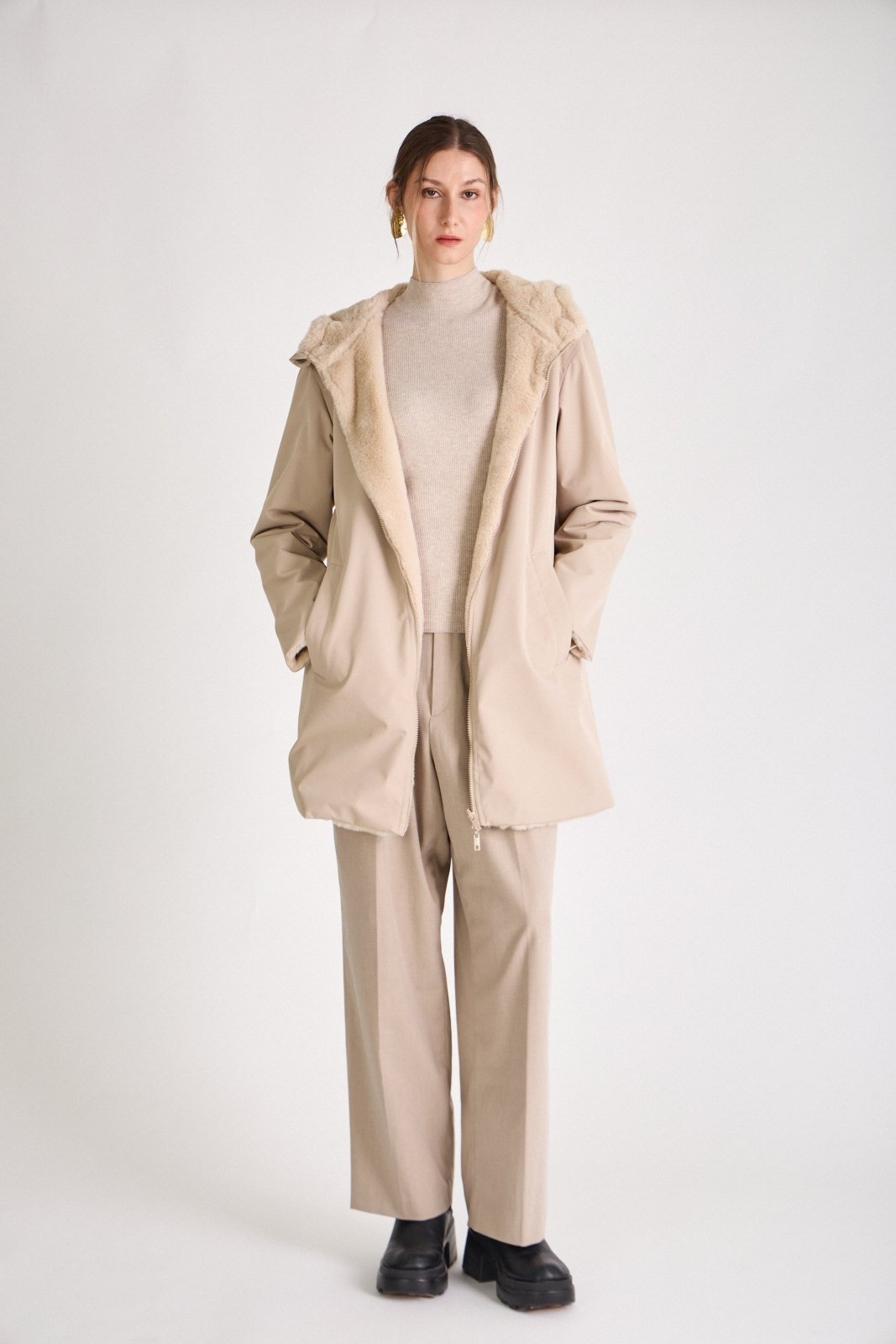 LUA parka réversible déperlante fourrée beige femme - Escandelle Paris (silhouette entière)
#couleur_beige