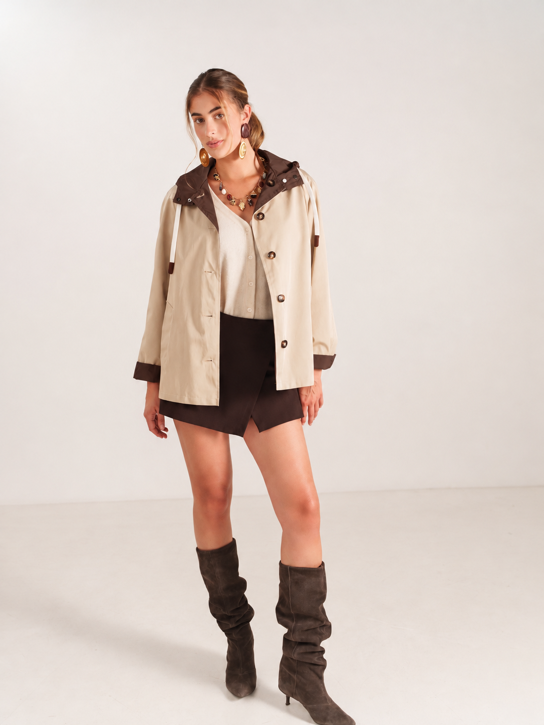 MARCELLIA parka mi-longue déperlante réversible capuche boutonnée choco femme - Escandelle Paris (silhouette entière)
#couleur_choco