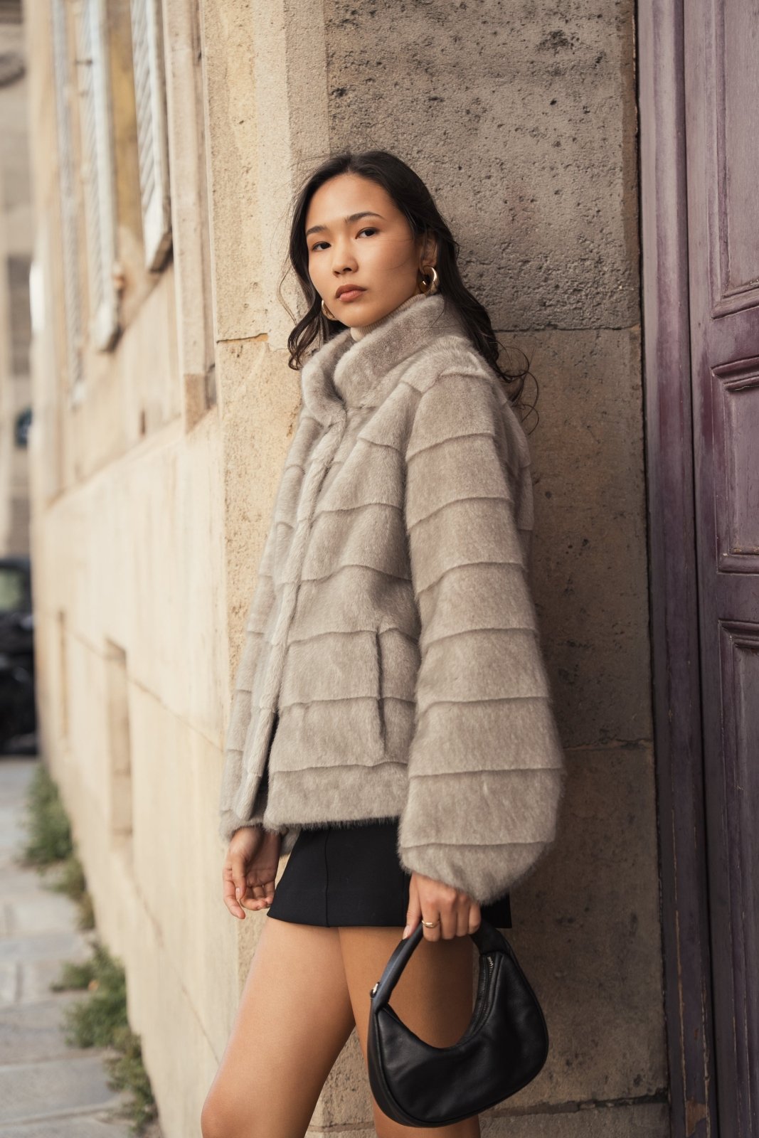 MARIGOLD manteau mi-long fausse fourrure rayures coupées main gris femme - Escandelle Paris (profil gauche)
#couleur_gris