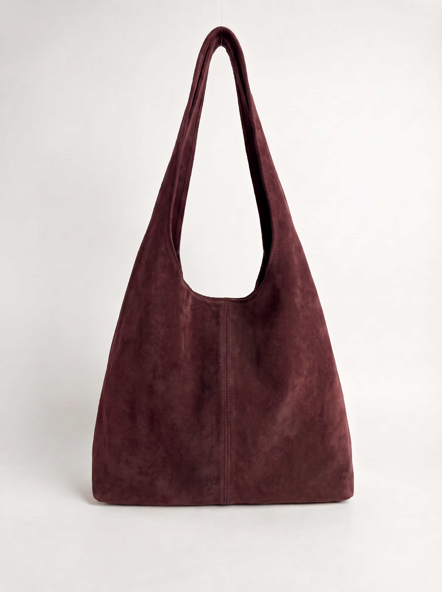 MEILI sac hobo cuir suédé porté épaule bordeaux femme - Escandelle Paris (silhouette entière)
#couleur_bordeaux