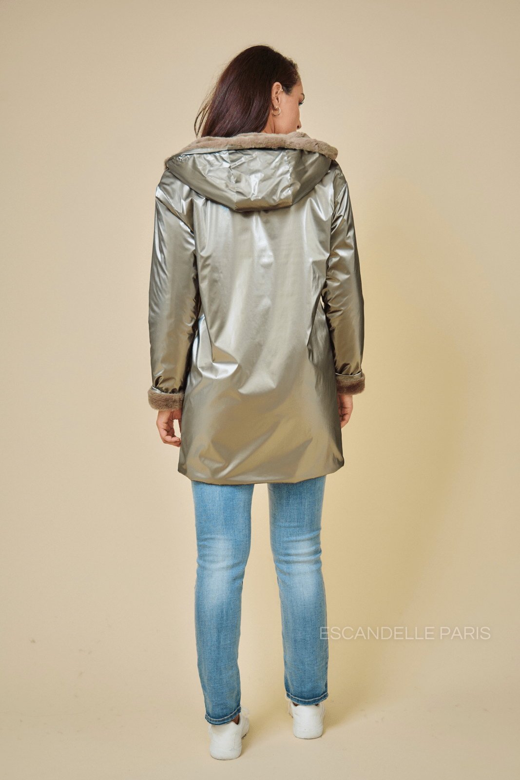 MELROSE parka réversible imperméable fourrée bronze femme - Escandelle Paris (silhouette côté fourrée)
#couleur_bronze