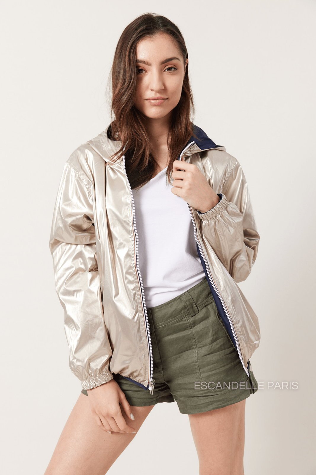 NAÉ parka courte réversible imperméable dorée marine femme - Escandelle Paris (gros plan détails matière)
#couleur_navy