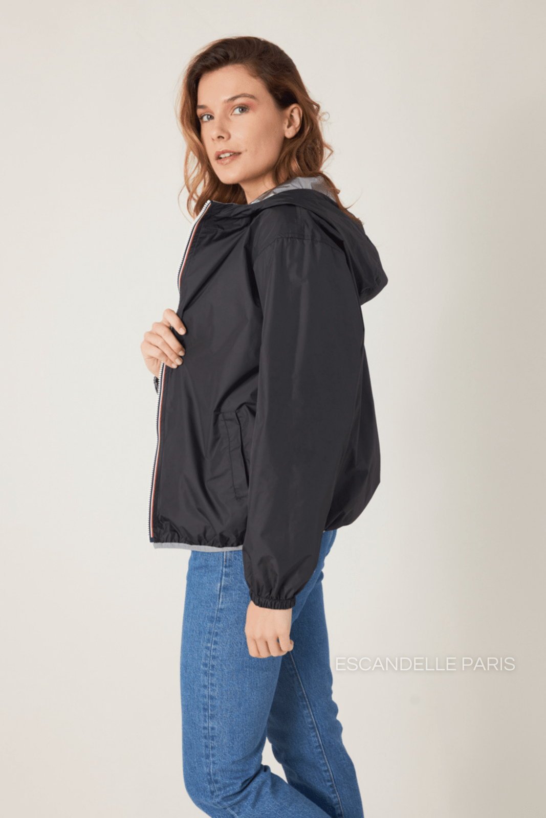 NAÉ parka courte réversible imperméable dorée noir femme - Escandelle Paris (vue de profil)
#couleur_noir