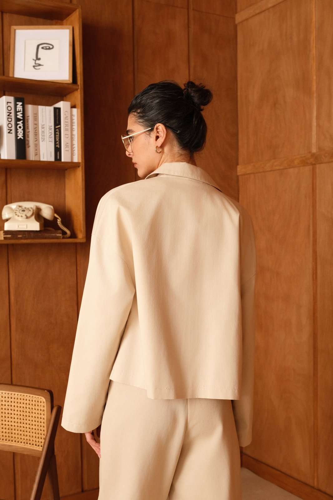 NERISSA veste courte coton zippée col chemise beige femme - Escandelle Paris (dos)
#couleur_beige
