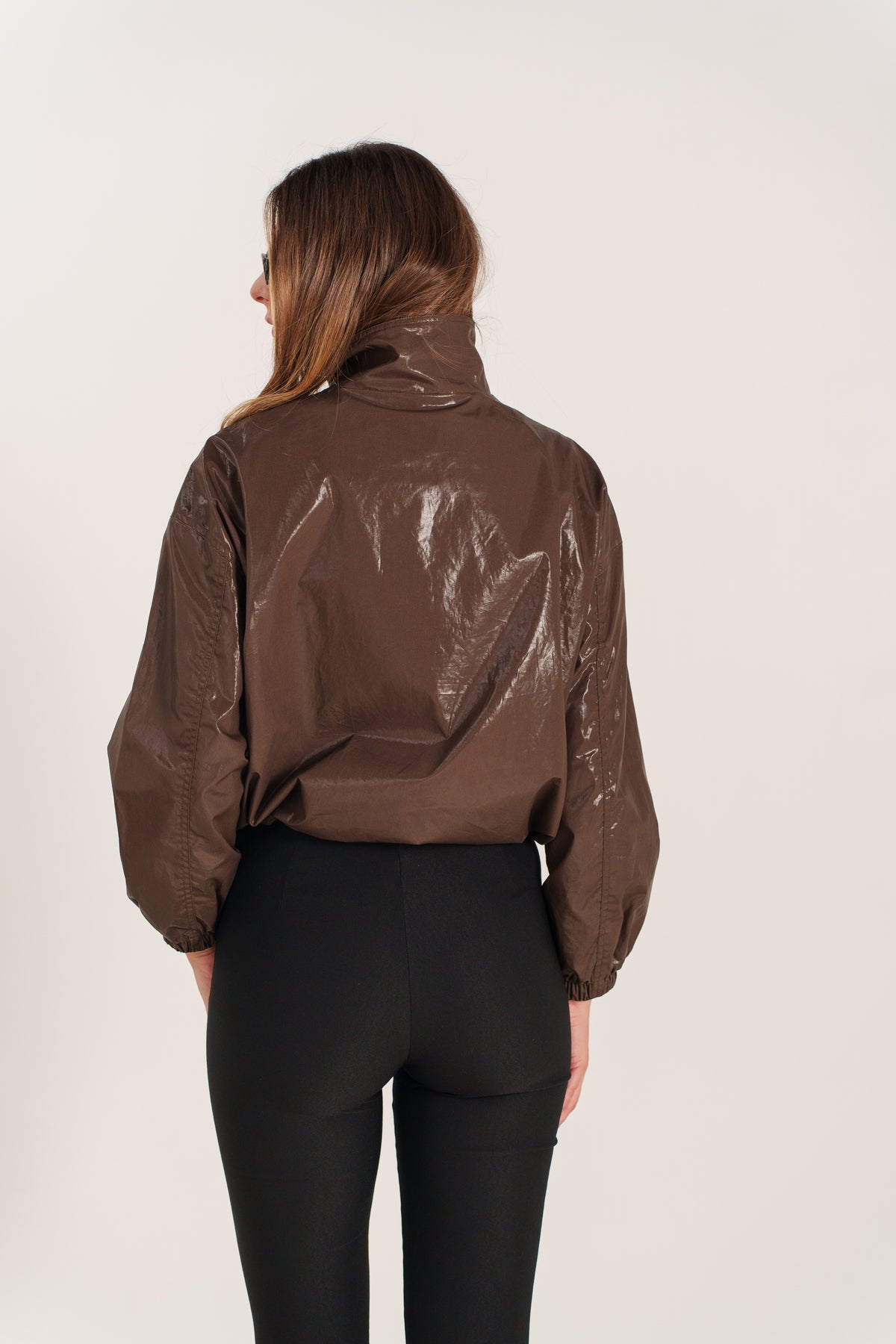 NINON blouson court ciré imperméable oversize choco femme - Escandelle Paris (dos)
#couleur_choco