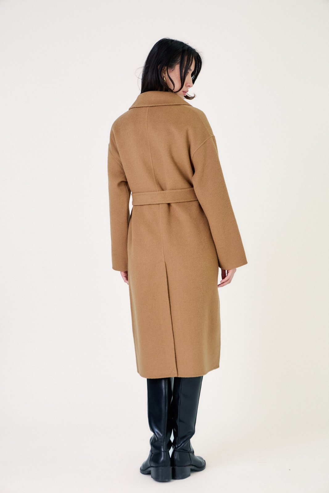 NOEVA manteau long laine col tailleur ceinture camel femme - Escandelle Paris (dos)
#couleur_camel
