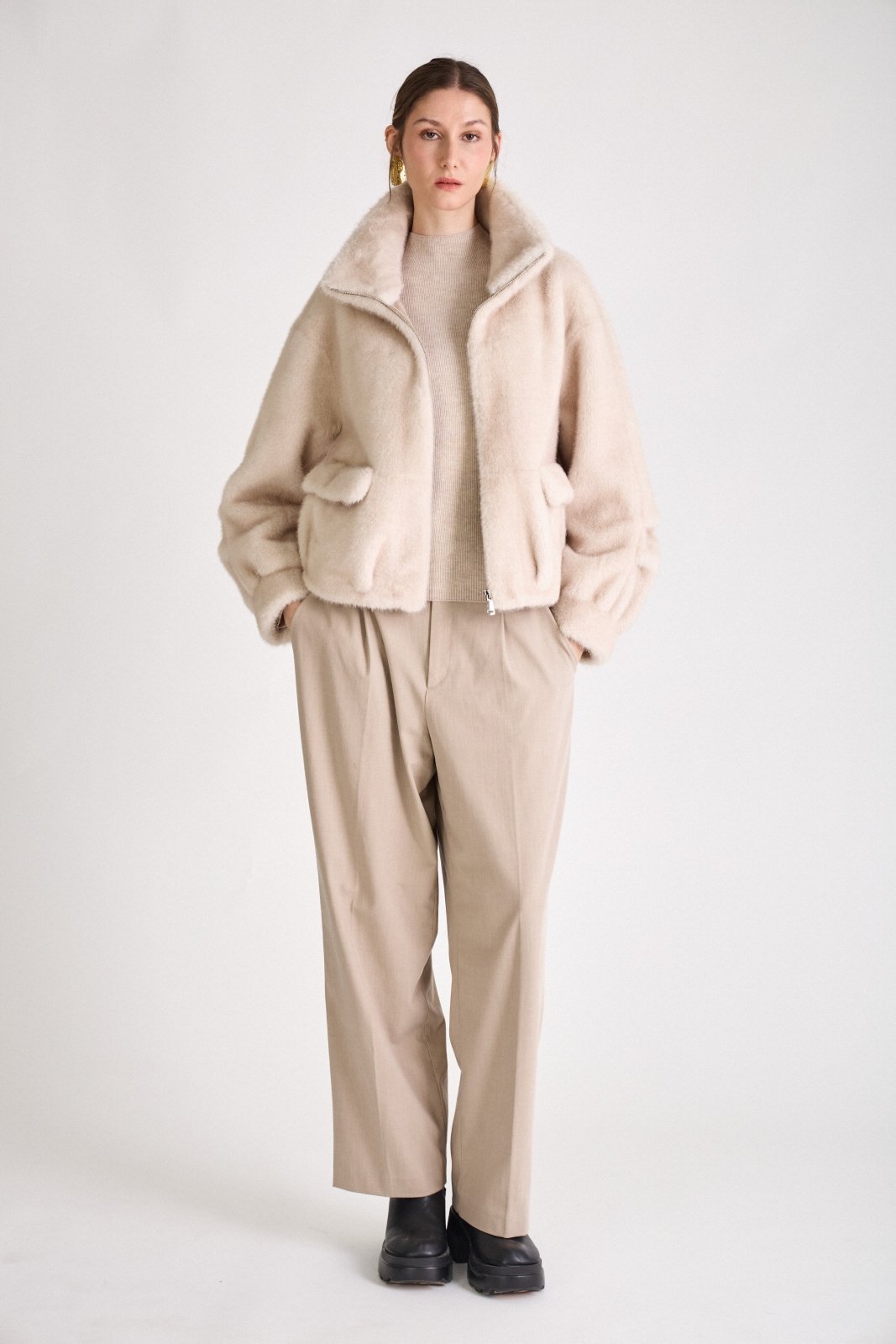 OLIVIA blouson mi-long fausse fourrure zippé cordon serrage ecru femme - Escandelle Paris (silhouette entière)
#couleur_ecru