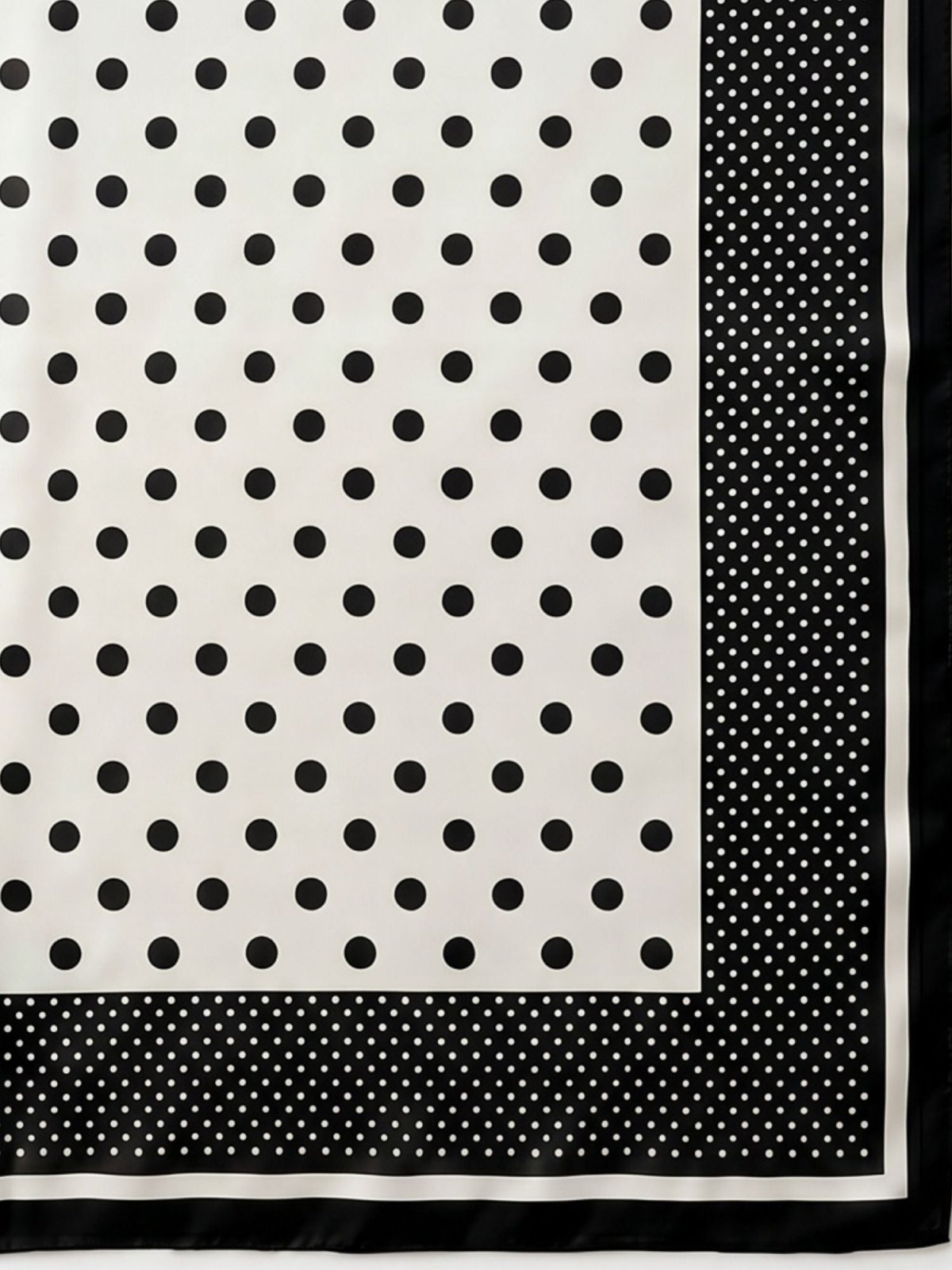 Opaline - Foulard Noir - EscandelleParis
#couleur_noir