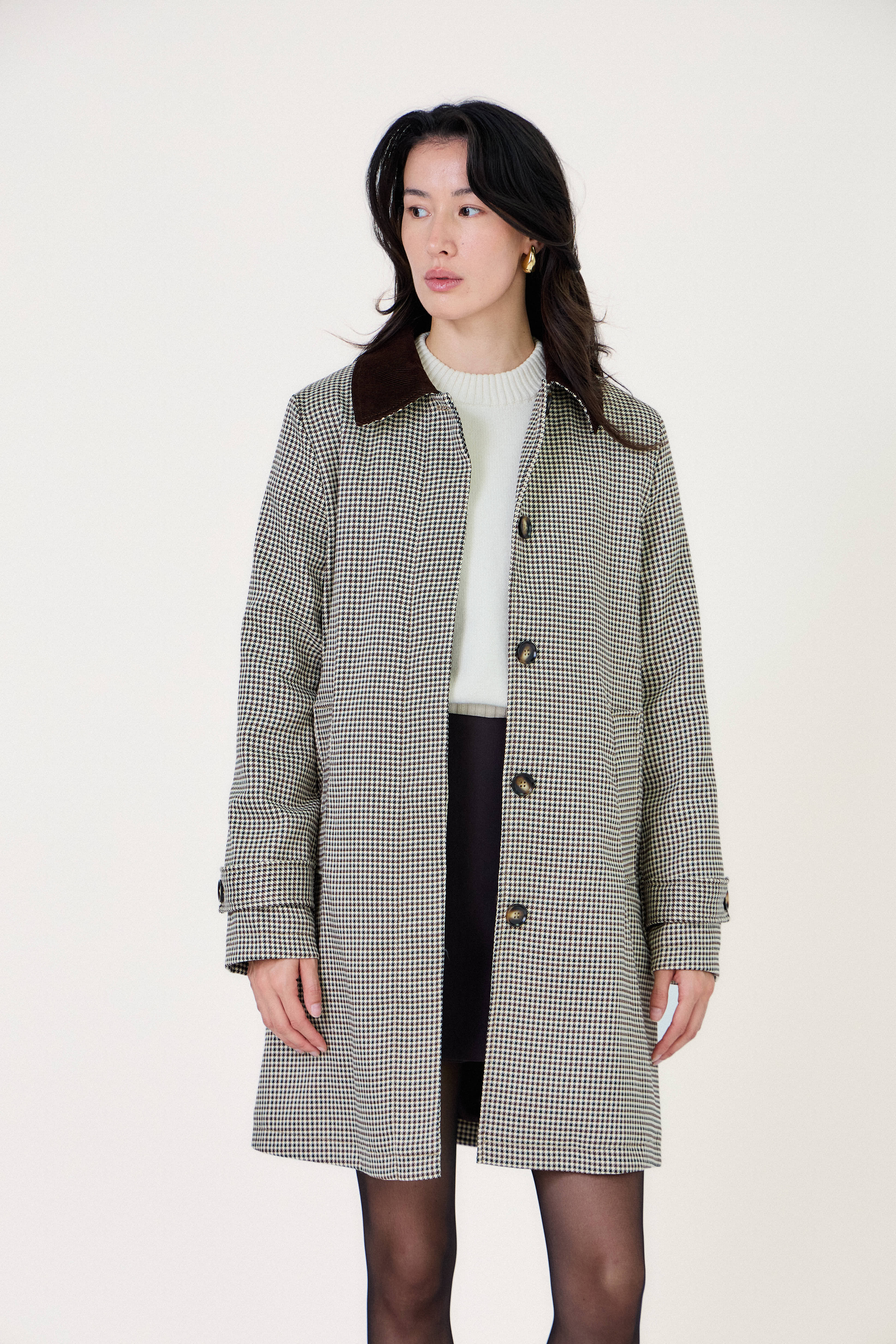 Trench AZURA Escandelle – vidéo studio photo – col chocolat, coupe droite et silhouette élégante
#couleur_choco