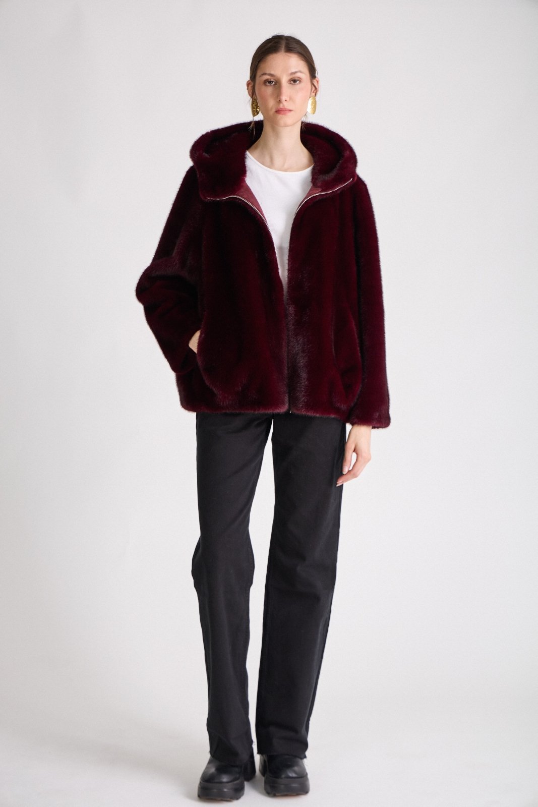 ROSY manteau mi-long fausse fourrure capuche godet bordeaux femme - Escandelle Paris (silhouette entière)
#couleur_bordeaux
