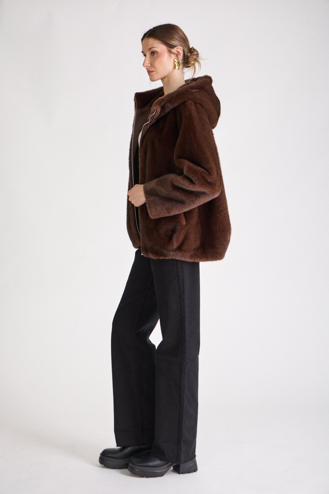 ROSY manteau mi-long fausse fourrure capuche godet choco femme - Escandelle Paris (profil gauche)
#couleur_choco