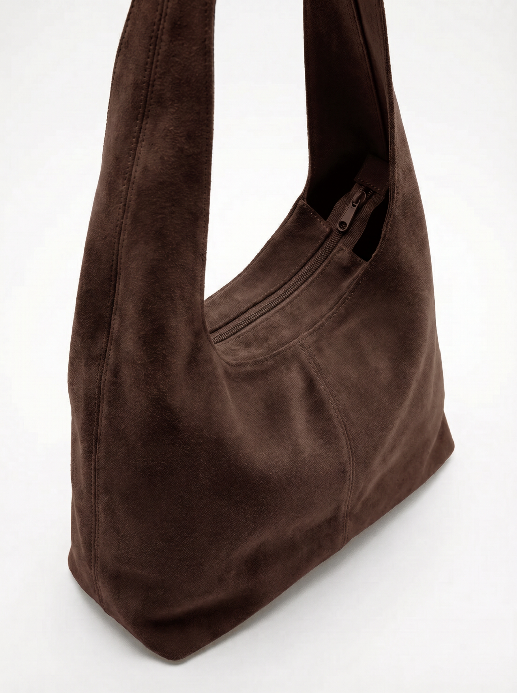 MEILI sac hobo cuir suédé porté épaule choco femme - Escandelle Paris (gros plan détails matière)
#couleur_choco