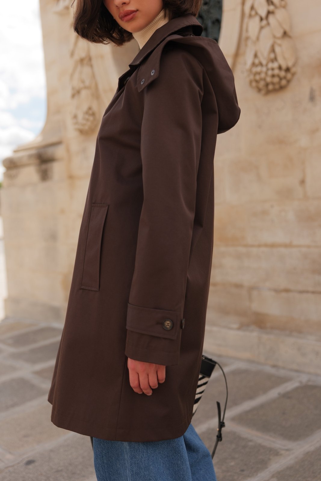 SELENA trench long déperlant capuche choco femme - Escandelle Paris (dos)
#couleur_choco