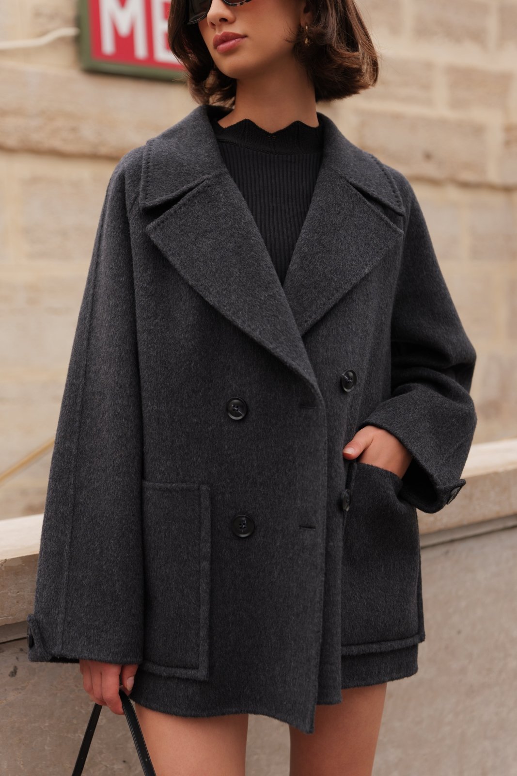 SERAPHINA manteau caban mi-long laine double boutonnage gris femme - Escandelle Paris (gros plan détails matière)
#couleur_gris