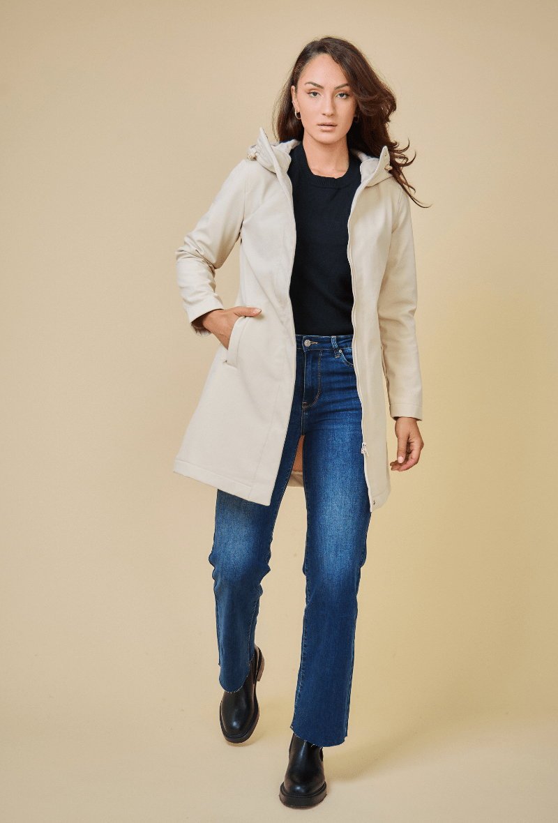 SIENA parka softshell déperlante mi-longue beige femme - Escandelle Paris (silhouette entière)
#couleur_beige