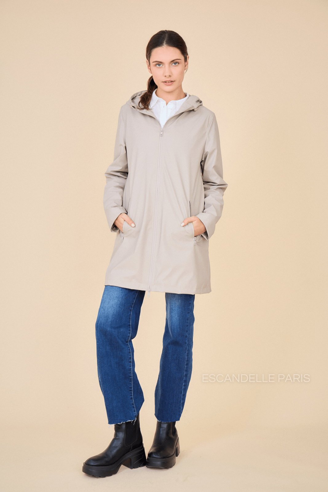 SILOÉ parka mi-longue imperméable polaire beige femme - Escandelle Paris (silhouette entière)
#couleur_beige