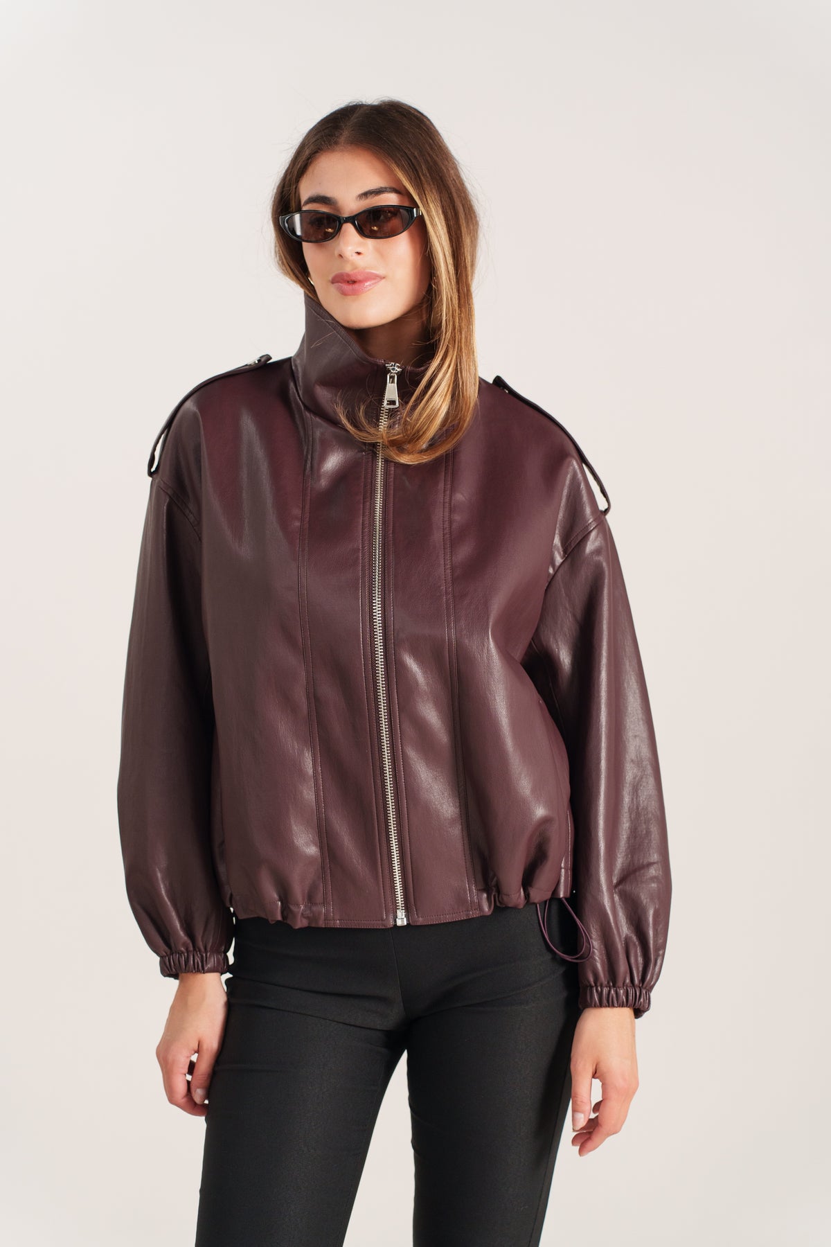 SYBILLE blouson mi-long similicuir col montant zippé bordeaux femme - Escandelle Paris (portrait)
#couleur_bordeaux