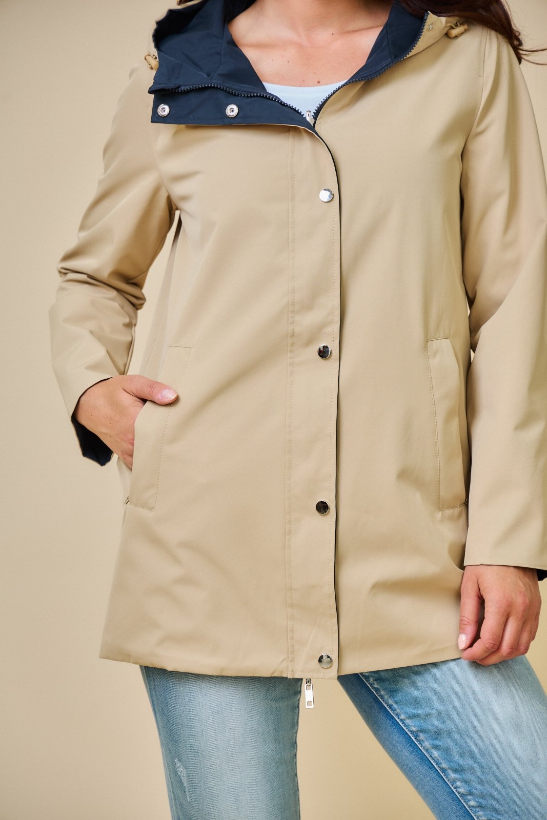 TOM parka déperlante réversible beige femme - Escandelle Paris (gros plan détails matière)
#couleur_beige