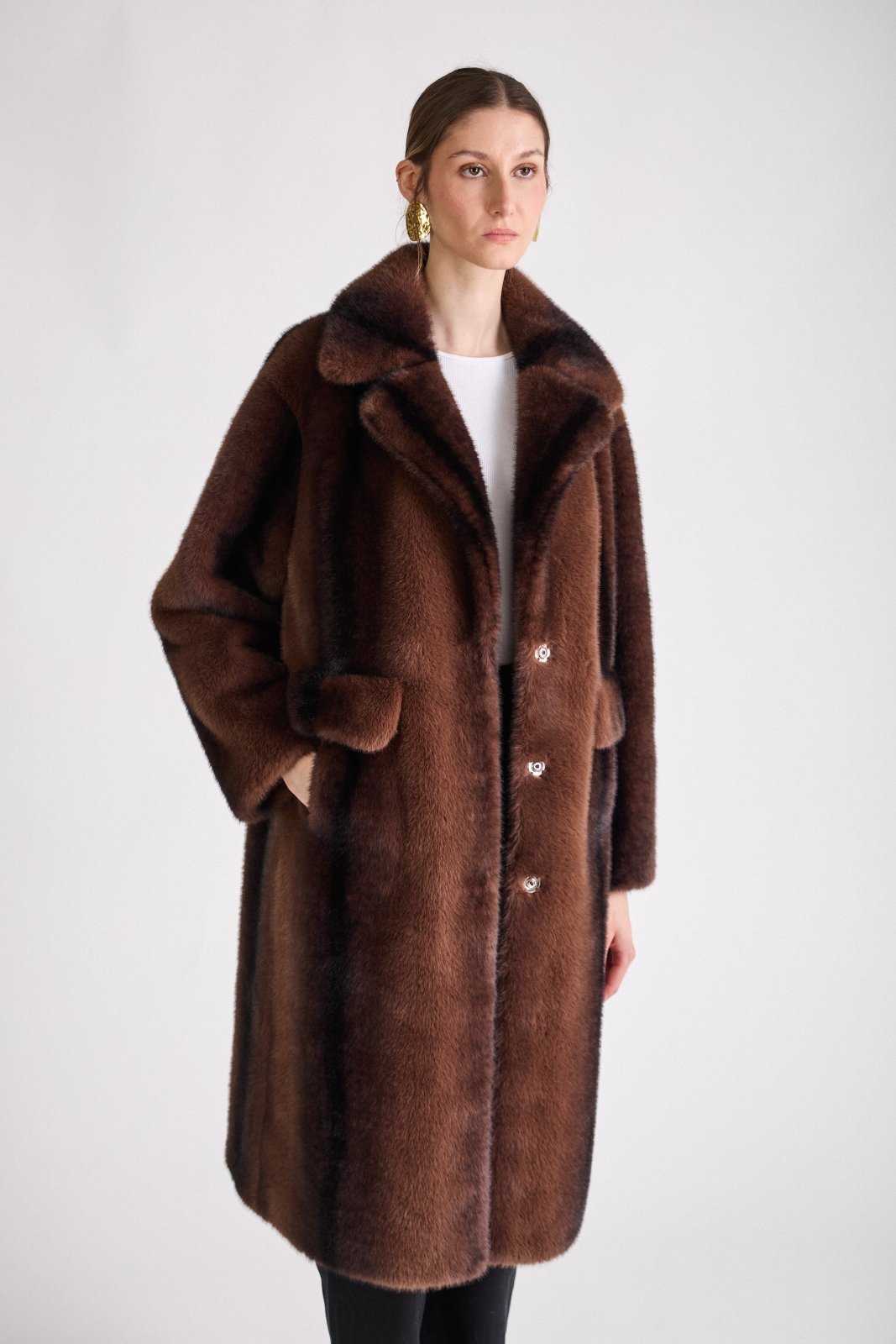 VANILLE manteau long fausse fourrure ample souple choco femme - Escandelle Paris (portrait)
#couleur_choco