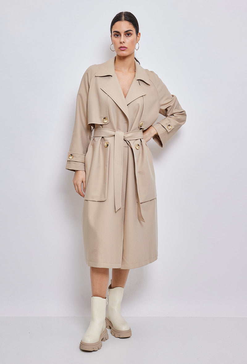 Trench long EMMA Escandelle Paris - vue de face - col à revers, découpes, boutons, poches et coupe droite
#couleur_beige