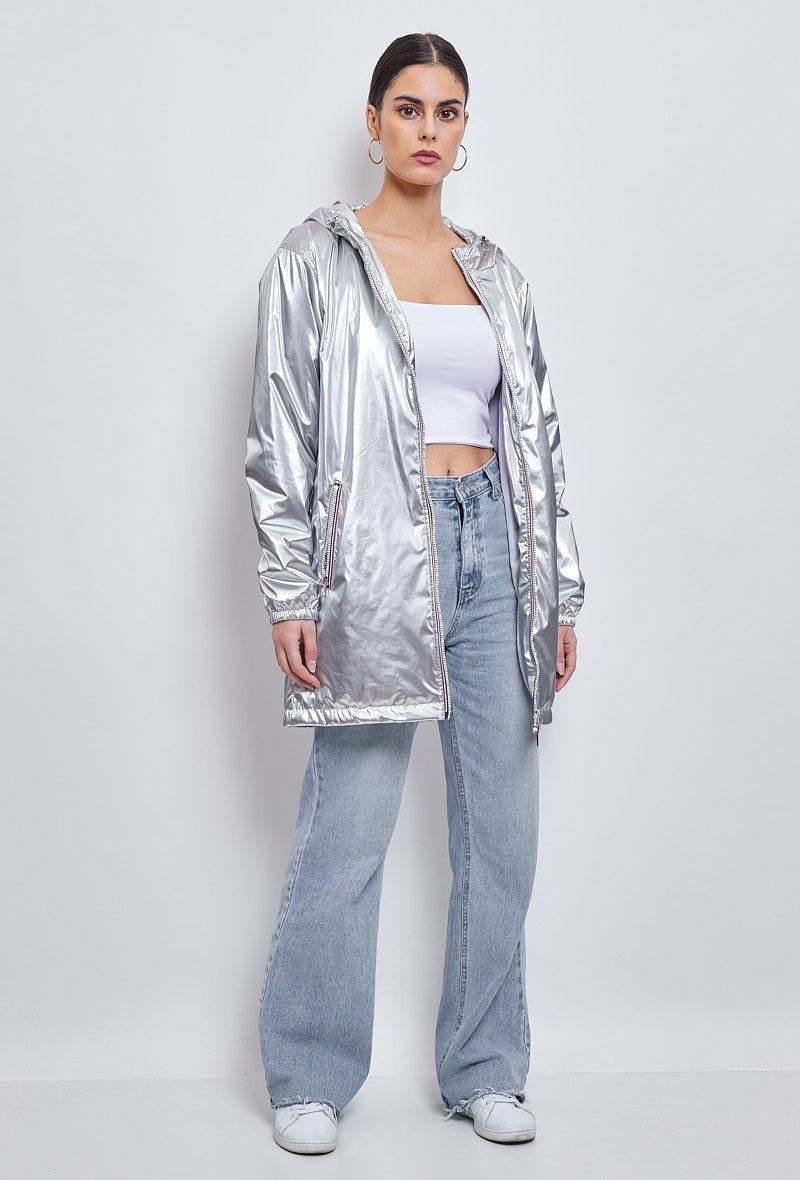 ARA parka mi-longue imperméable métallisée argent femme - Escandelle Paris (portrait zip ouvert)
#couleur_argent